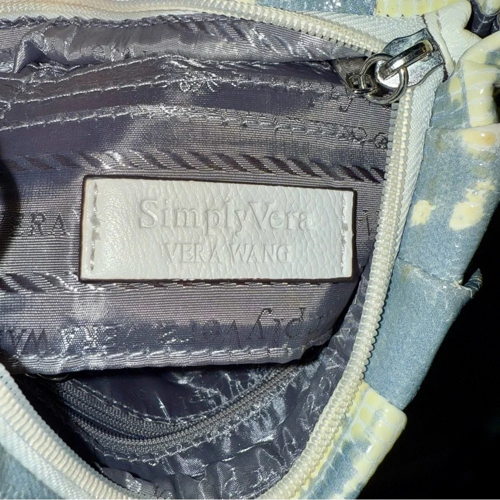 Simply Vera Vera Wang Baby‎ Blue & White Exotic Print Women's Wristlet Purse